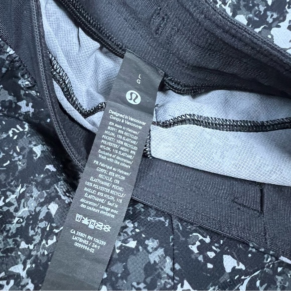 Lululemon LTT Print Shorts Large - Picture 4 of 4